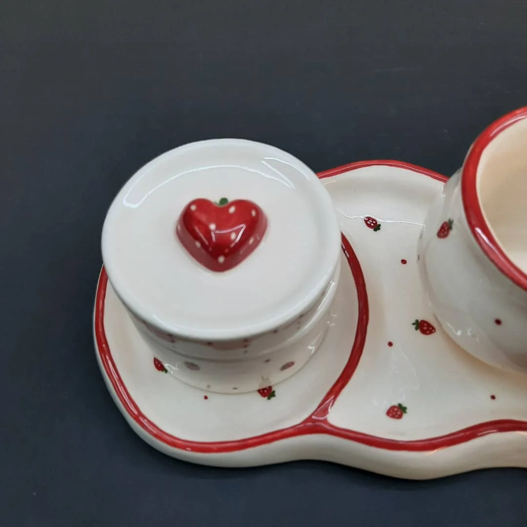 سرویس چای خوری 3 پارچه مدل Strawberry کد SHR 2011 سرویس چای خوری 3 پارچه مدل Strawberry کد SHR 2011